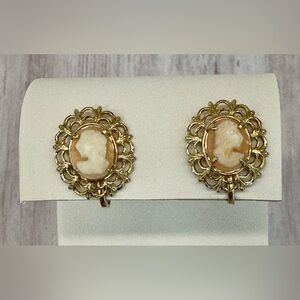 CLIP Gold-Tone Cameo *Screw-back Earrings* 🌸 Classic Victorian Style